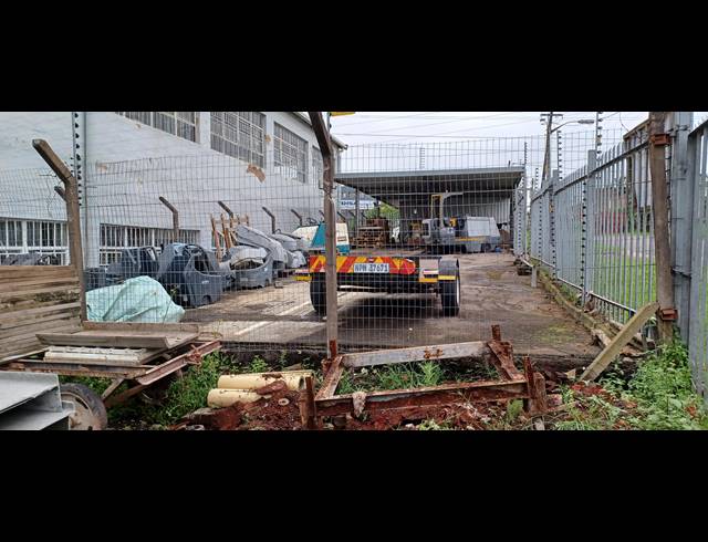 1,000M² WAREHOUSE TO LET IN NEW GERMANY